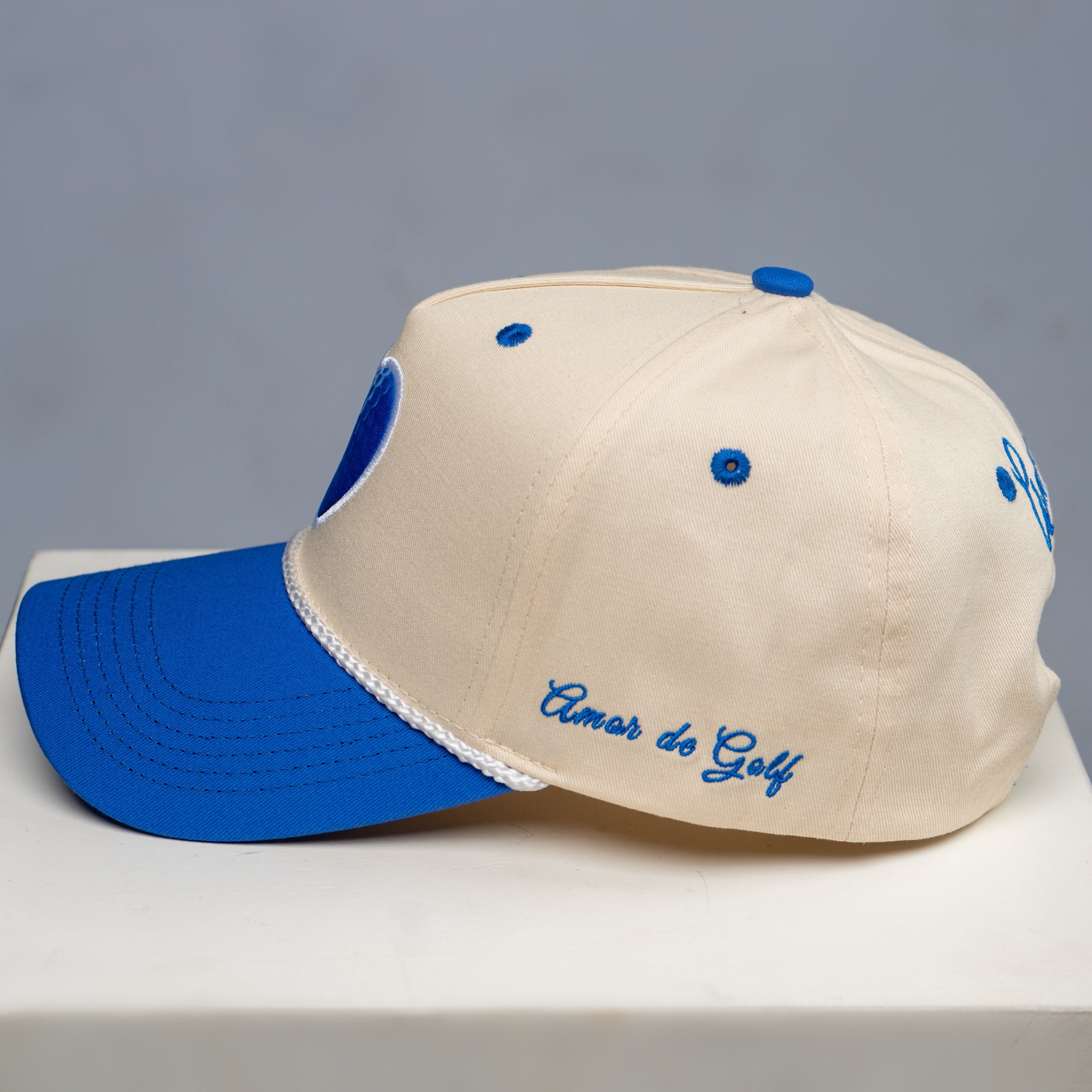 AMOR DE GOLF SNAPBACK HAT BLUE AND CREAM